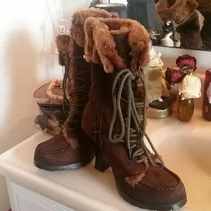 Suade boots with string